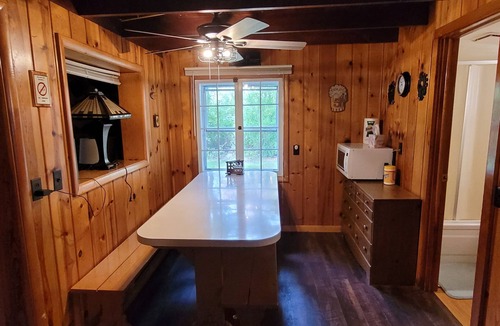 Baldwin Cabin | Whalen Lake Log Cabin, Wi-Fi, Lakefront, Kayaks