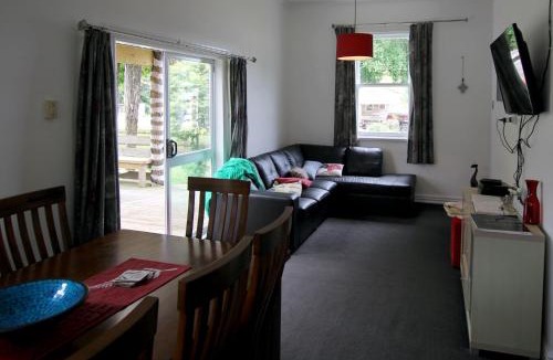 Whangamomona House | Whanga Bridge House