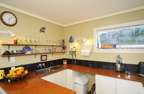 Whangapoua House | Whangapoua Classic Kiwi Bach