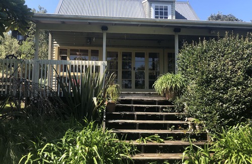 Whangapoua House | Whangapoua Classic Kiwi Bach