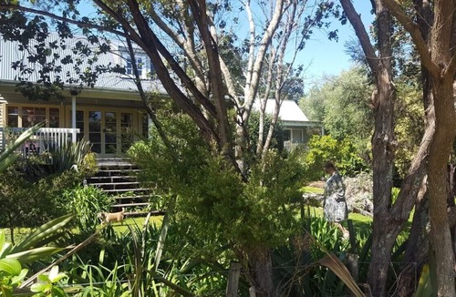 Whangapoua House | Whangapoua Classic Kiwi Bach