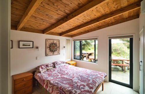 Whangapoua House | Whangapoua Family Bach - 100m from the beach!