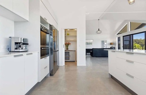 Whangaroa House | Whangaroa Casa Roca House