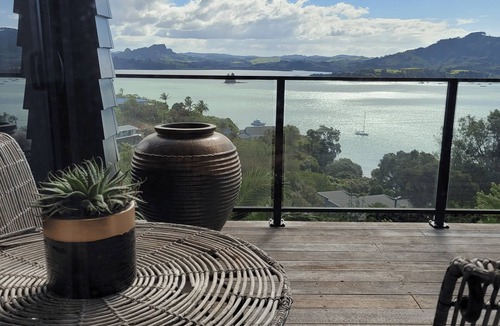 Whangaroa House | Whangaroa Casa Roca House