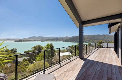 Whangaroa House | Whangaroa Casa Roca House