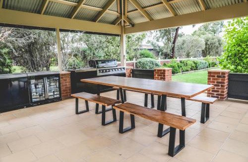 Echuca Villa | Wharparilla House