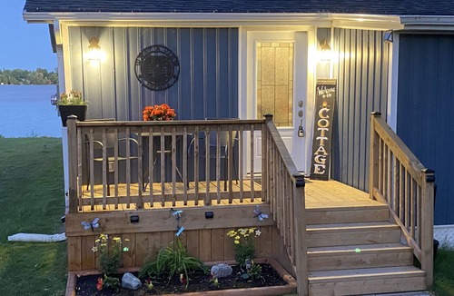 Greenbank Cottage | What A View Cottage - Kawartha Lakes Waterfront - 3 Bedroom - Great Swimming !