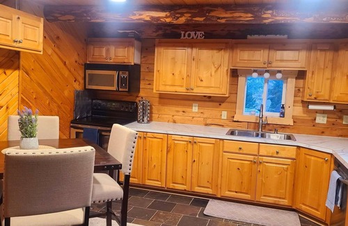 Palisades Cabin | "What A View" Cozy Cabin!