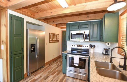 Flat Hollow Marina House | Whatever Floats Your Boat! Norris Lake Waterfront w/Private Dock Sleeps 15