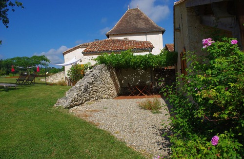 Saint-Leon House | Wheat and its natural swimming pool