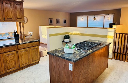 Brandon House | Wheat City Getaway, accommodates 6!