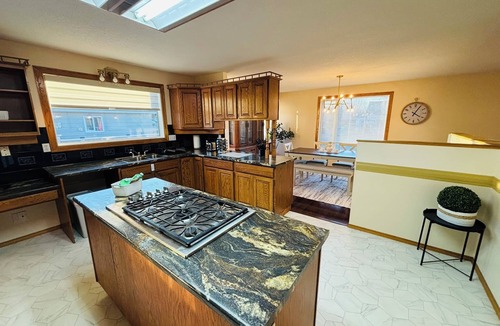 Brandon House | Wheat City Getaway, accommodates 6!