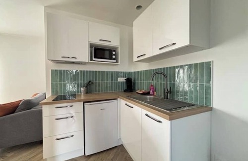 Loucelles Apartment | Wheat field apt ground floor near Bayeux with terrace and parking