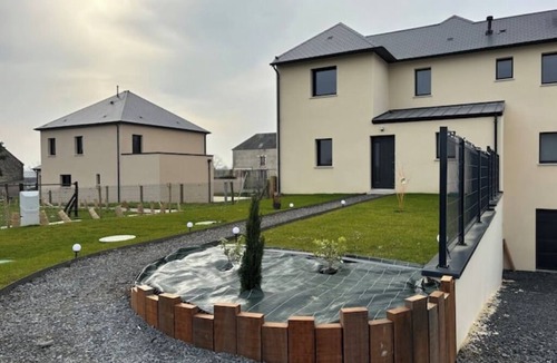 Loucelles Apartment | Wheat field apt ground floor near Bayeux with terrace and parking