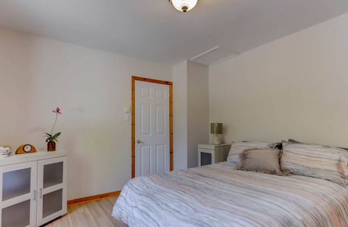 Lac-Louisa Cabin | Wheatfield Cottage - Lakefront Stress Free Getaway