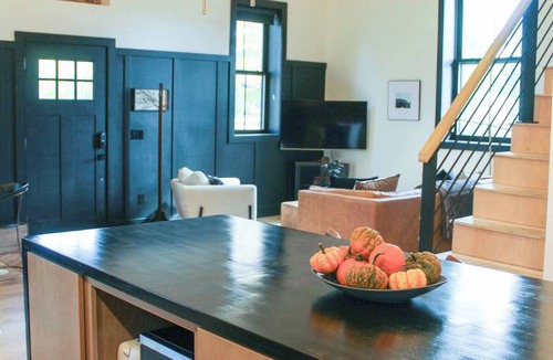 Clifton House | Wheatland Schoolhouse no.7 - Unique 2 bed, 2 bath Country Living