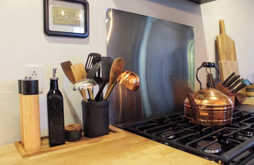 Clifton House | Wheatland Schoolhouse no.7 - Unique 2 bed, 2 bath Country Living
