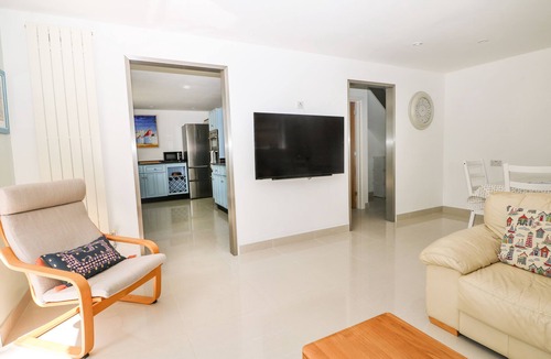 South Hayling Cottage | WHEATLANDS, pet friendly, country holiday cottage in Hayling Island