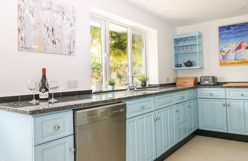 South Hayling Cottage | WHEATLANDS, pet friendly, country holiday cottage in Hayling Island