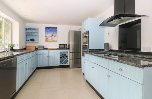 South Hayling Cottage | WHEATLANDS, pet friendly, country holiday cottage in Hayling Island