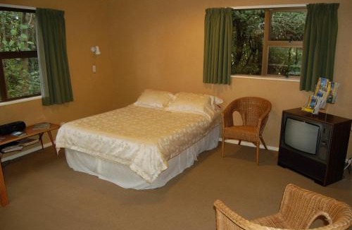 Ohangai House | Wheatly Downs Farmstay and Backpackers