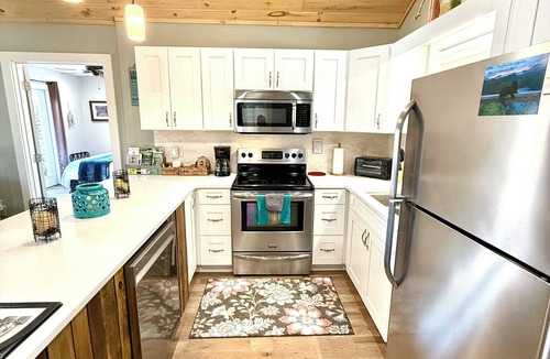 Bryson City Cabin | Wheelchair Access-Breathtaking Views of Mountains & Lake-Hot Tub-Fragrance Free