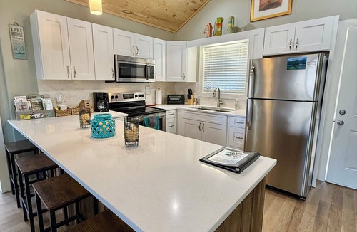 Bryson City Cabin | Wheelchair Access-Breathtaking Views of Mountains & Lake-Hot Tub-Fragrance Free