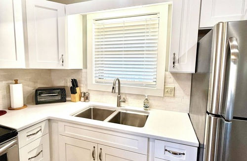 Bryson City Cabin | Wheelchair Access-Breathtaking Views of Mountains & Lake-Hot Tub-Fragrance Free