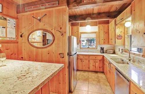 Sunnyside House | Wheelehan House-4 bedroom, 2 bath, Walk to Tahoe Park HOA Beach