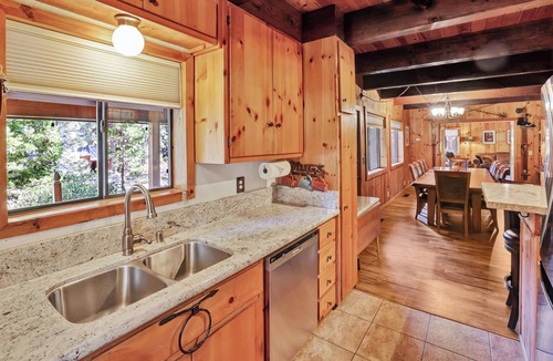 Sunnyside House | Wheelehan House-4 bedroom, 2 bath, Walk to Tahoe Park HOA Beach