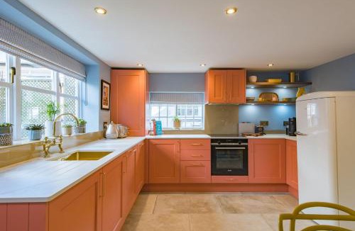 Staplecross House | Wheelwrights Cottage by Bloom Stays