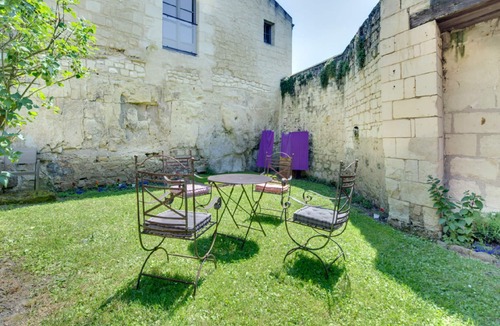 Candes-Saint-Martin House | When heritage, art and well-being meet