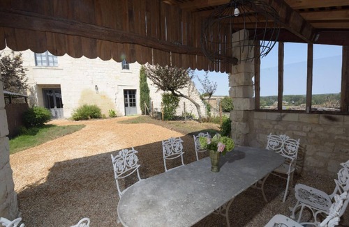 Candes-Saint-Martin House | When heritage, art and well-being meet