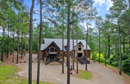 Hochatown Cabin | When Nature Calls: Sleeps 31 Bunk Room + Game Room