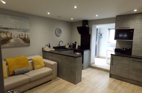 Barton-on-Sea Apartment | Where comfort meets the coast