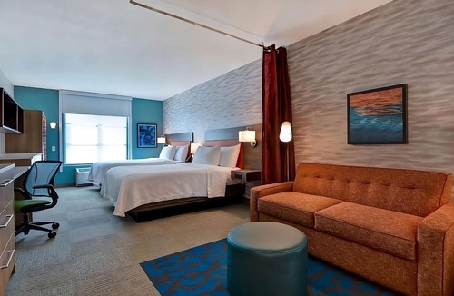 Florida Central Atlantic Coast Hotel | Where Comfort Meets Luxury! Swimming Pool, Kitchenette, Pets Allowed!