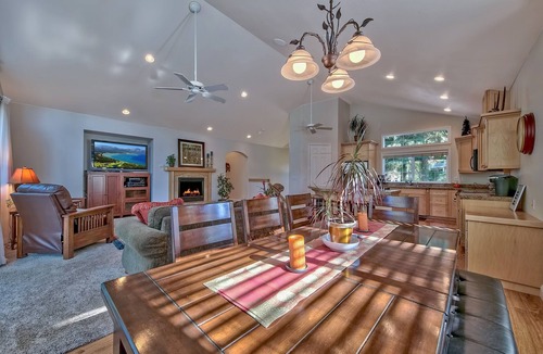 Pioneer Trail House | Where Eagles Fly-come play in the mountains-ski, hike, relax. 1272GE