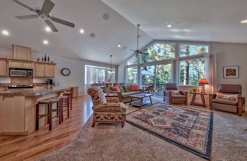 Pioneer Trail House | Where Eagles Fly-come play in the mountains-ski, hike, relax. 1272GE