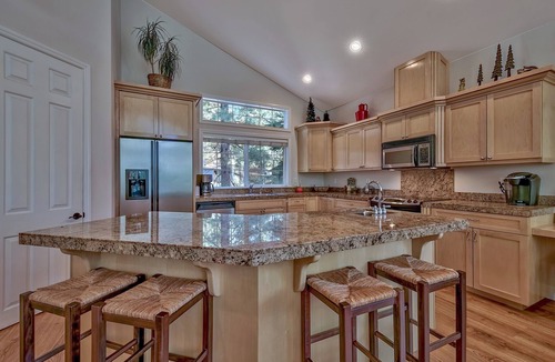 Pioneer Trail House | Where Eagles Fly-come play in the mountains-ski, hike, relax. 1272GE