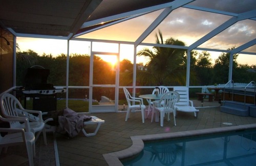 Fort Myers House | 'Where every day is a tropical vacation!'