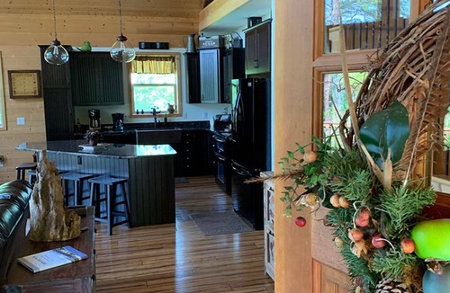 Franklin Cabin | Where the forest whispers, mountains stand tall & nights glow with starry skies