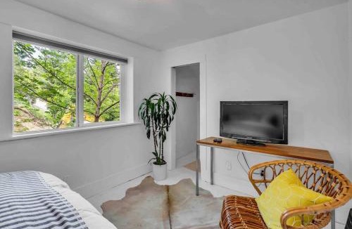 Kellogg House | Where We Roam Log Cabin with Mountain Views