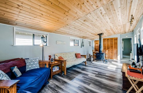 Freeland House | Whidbey Cottage on Holmes Harbor