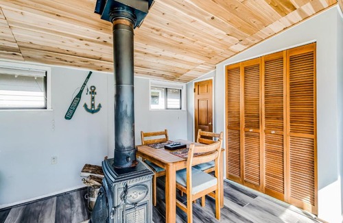 Freeland House | Whidbey Cottage on Holmes Harbor