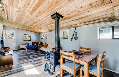 Freeland House | Whidbey Cottage on Holmes Harbor