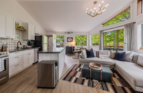 Clinton Cabin | Whidbey Island A-Frame 2BR | Beach Access | Sauna