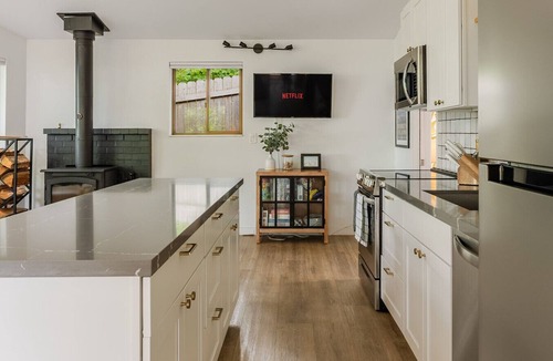 Clinton Cabin | Whidbey Island A-Frame 2BR | Beach Access | Sauna