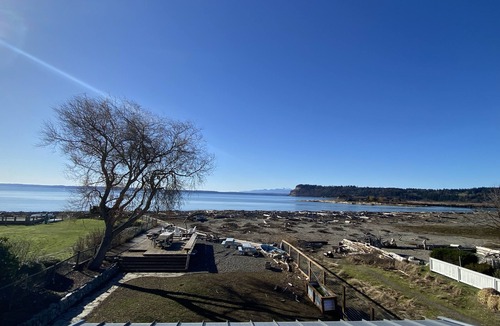 Clinton House | Whidbey Island Waterfront on Sunlight Beach