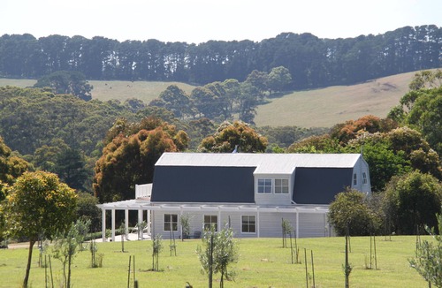 Red Hill House | Whileaway Barn in idyllic rural Red Hill setting