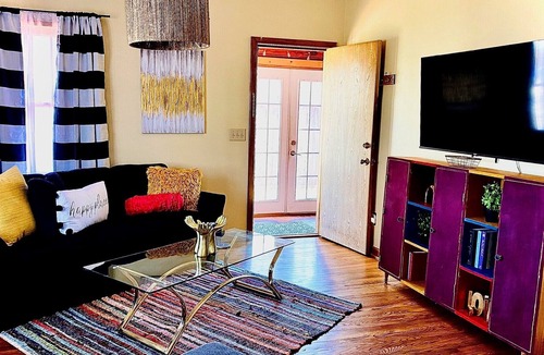 Norman House | Whimsical 4BR Casa Algeria near OU & Campus Corner